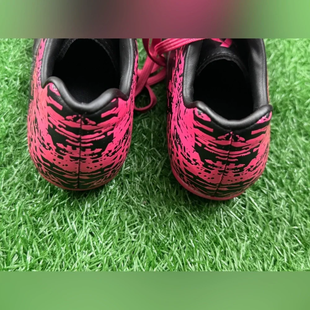 Brava Soccer Girls Black and Pink Athletic‎ Shoes Size 1D